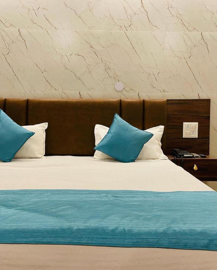 Hotel Dileep42 Lucknow Eksteriør billede
