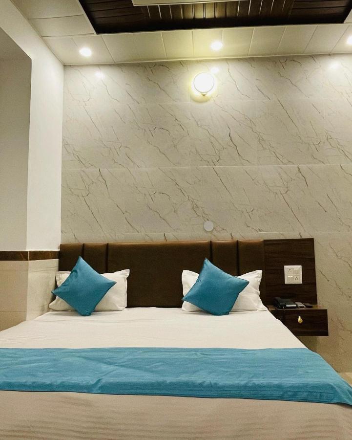 Hotel Dileep42 Lucknow Eksteriør billede