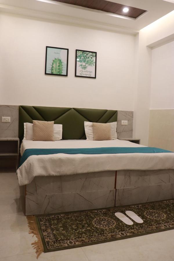 Hotel Dileep42 Lucknow Eksteriør billede