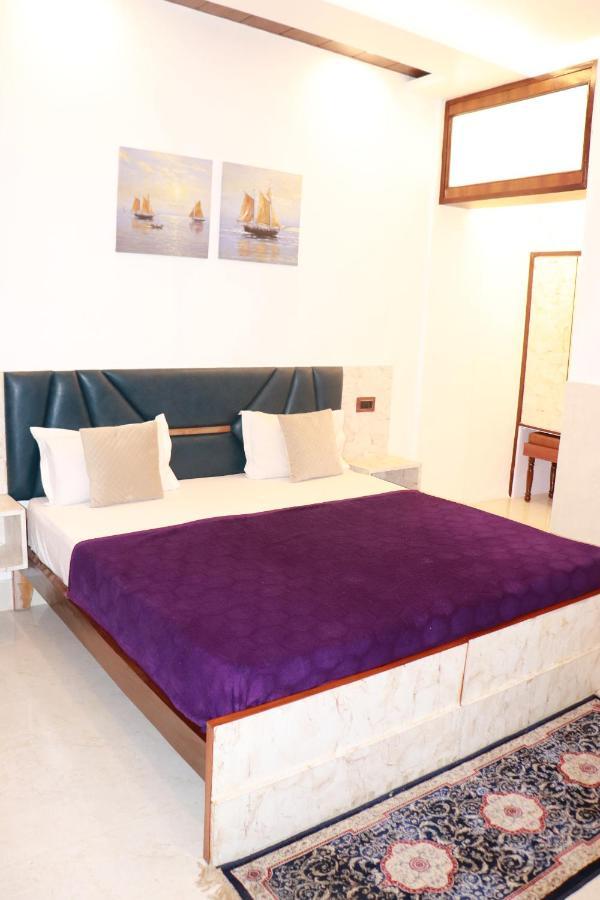 Hotel Dileep42 Lucknow Eksteriør billede
