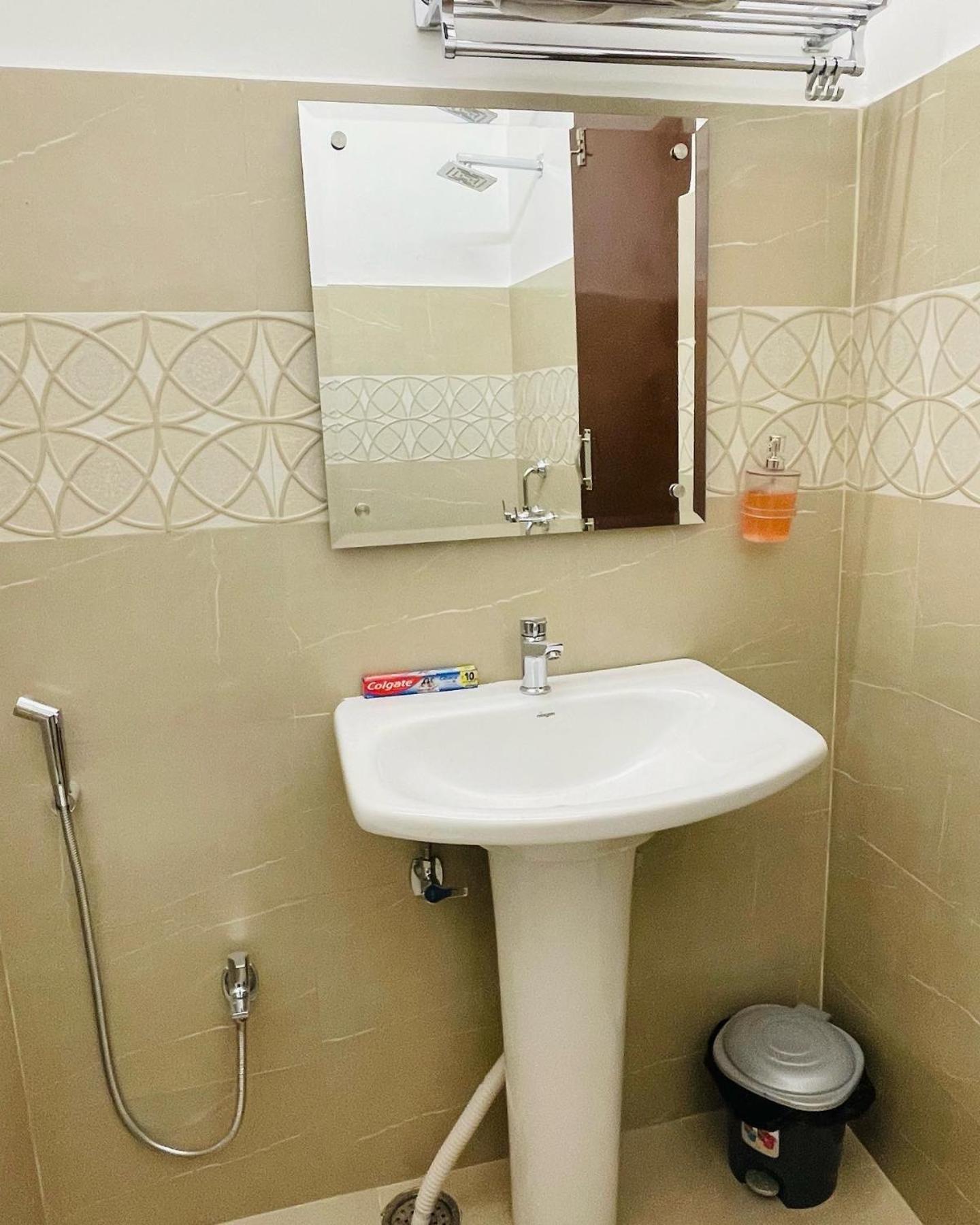 Hotel Dileep42 Lucknow Eksteriør billede